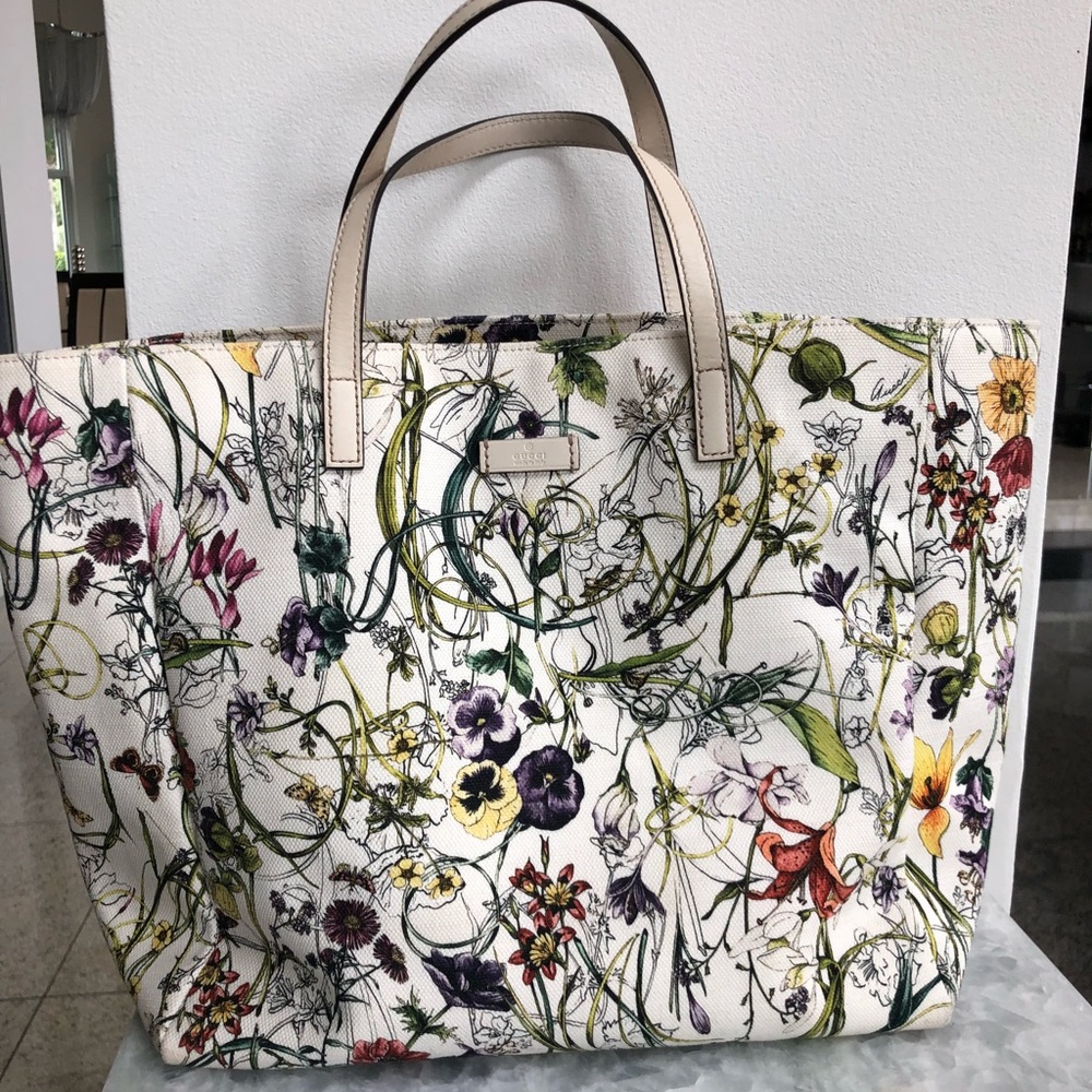 *SOLD* Authentic Gucci Flora Canvas Tote